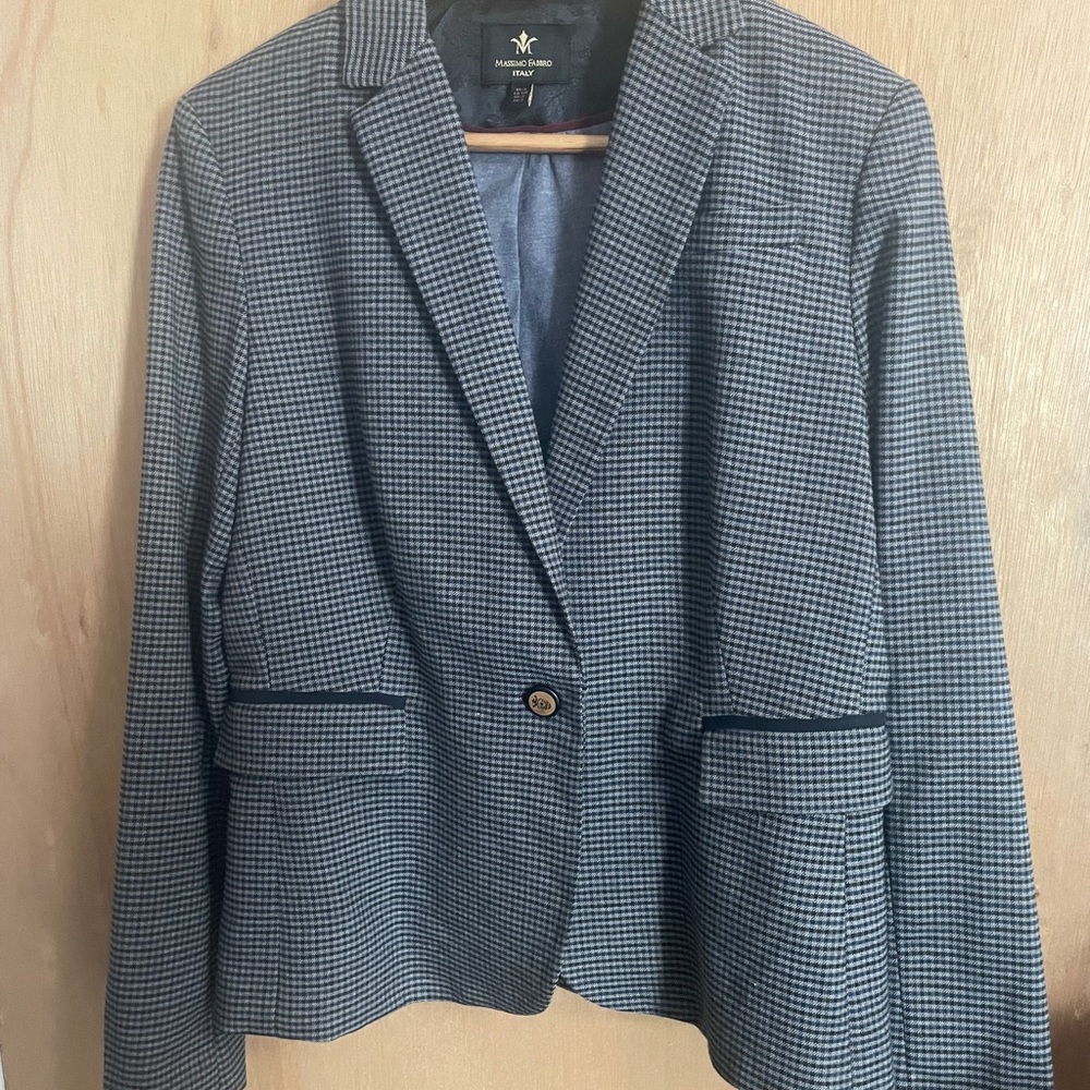 Elegant Black and Gray Checkered Blazer